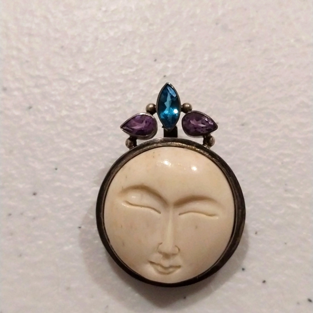 Beautiful vintage moon and gemstone pin EUC